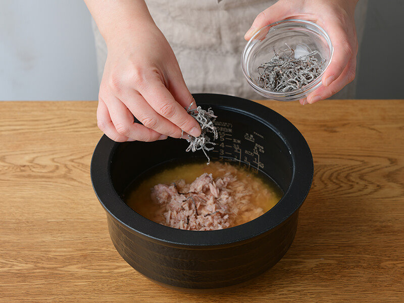 おなかにやさしいレシピ:ツナと塩昆布の炊き込みご飯